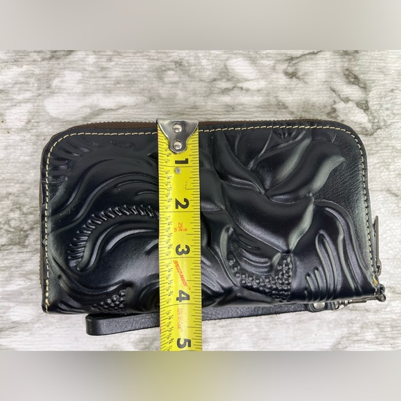 Patricia Nash Wristlet Zipper Wallet Black Rose Floral Tooled Embossed Leather - Picture 5 of 10